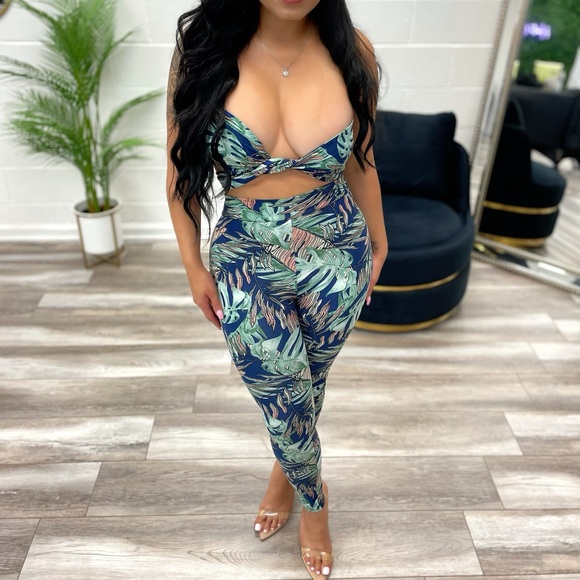 NEW // TROPICAL VIBES BANDEAU LEGGINGS SET - Picture 2 of 2